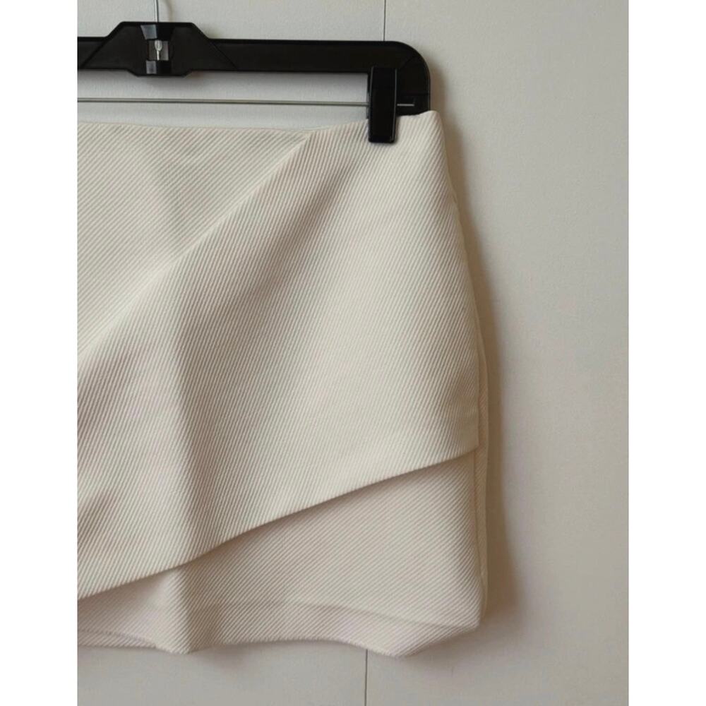 ZARA Off-White Textured Asymmetrical Origami
Wrap Skirt - Size S - Picture 2 of 6